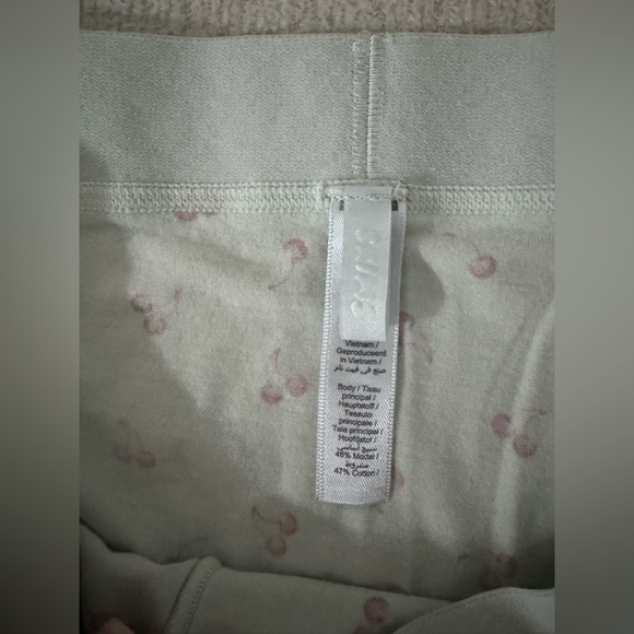 Skims Cherry Print Pajama Set- Long sleeve/ short set - Picture 4 of 6